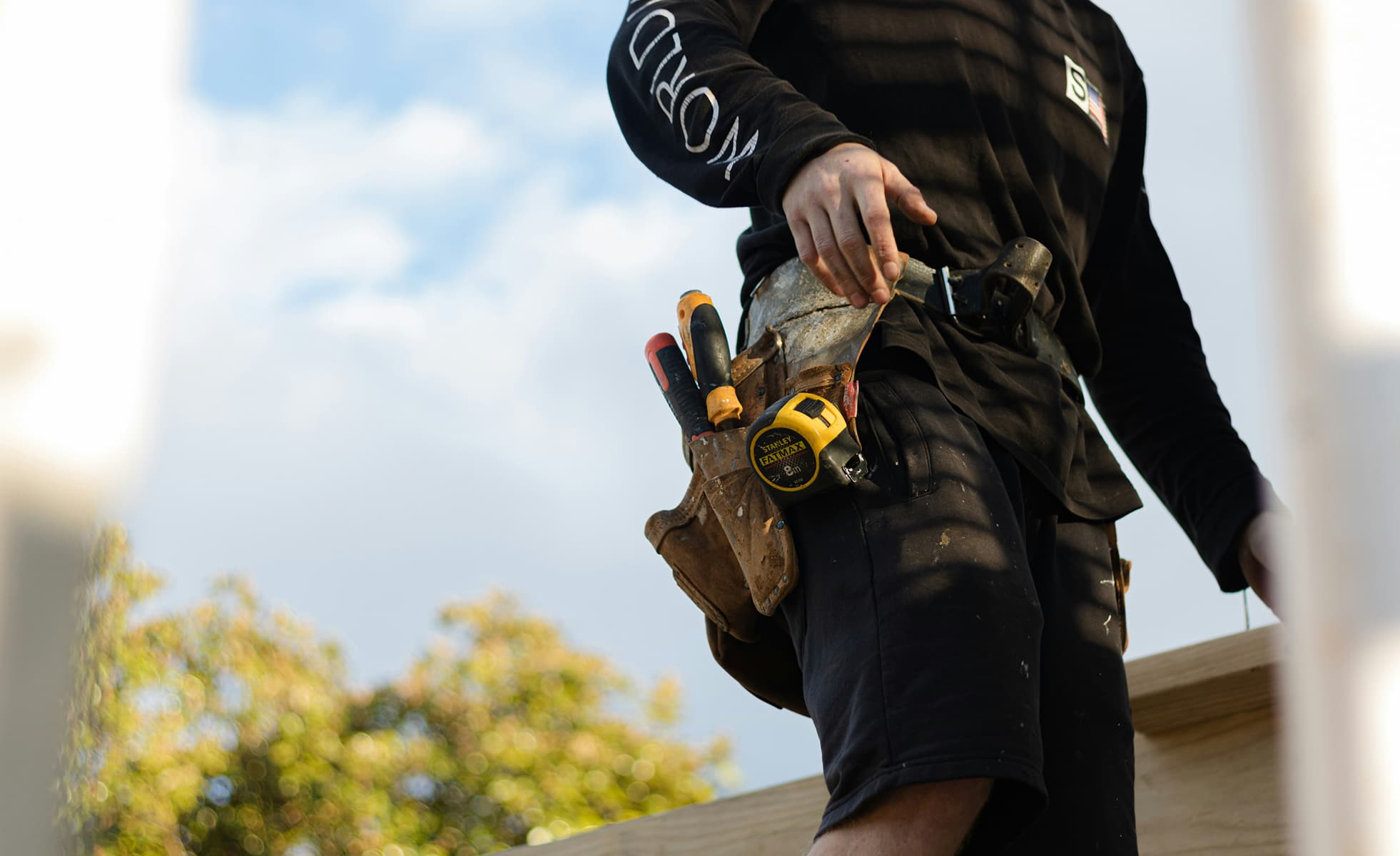 Equipo de DM Construcciones trabajando en remodelación de viviendas en Cali, Colombia